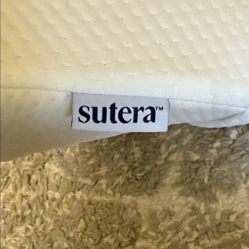 Contoured Cream Pillow for Enhanced Sleep - Picture 2 of 4